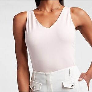 NWT Express Body Contour Women’s Tank V-Neck Sleeveless Top Cream Pale Peony